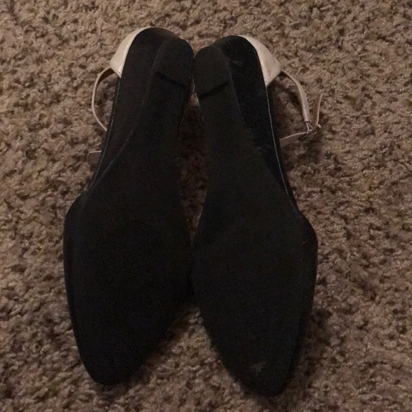 Black & White Flats - Picture 3 of 5